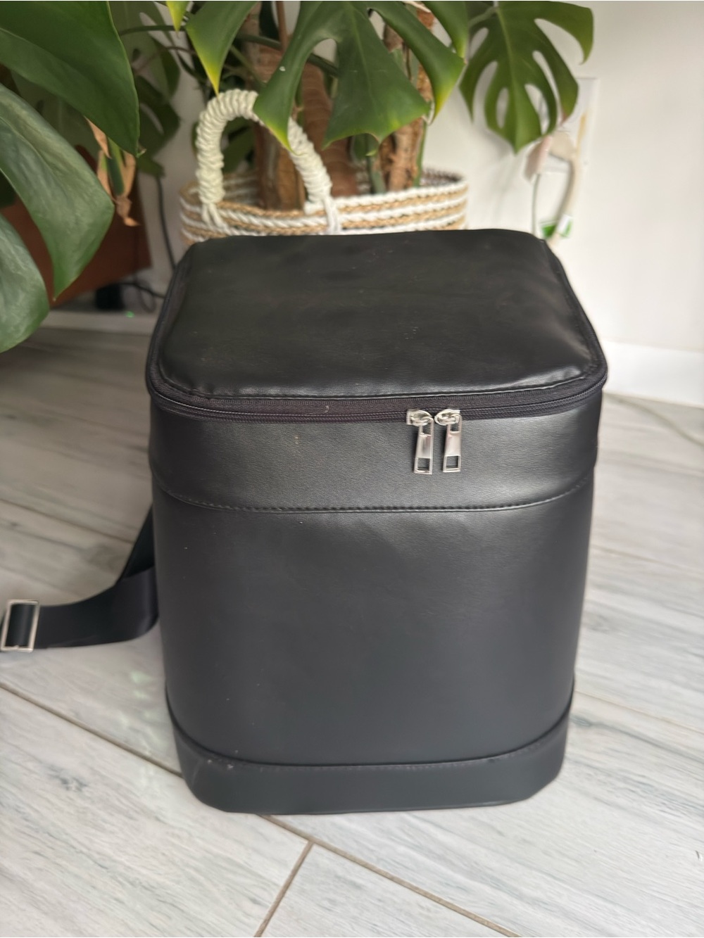 Aldi’s Black Backpack Cooler Faux Leather Adjustable Straps Rare Piece